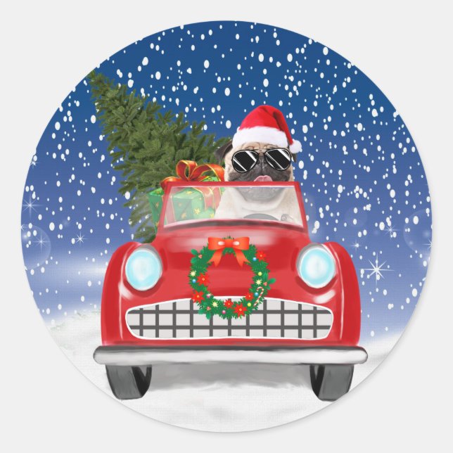 Pegatina Redonda Navidades De Nieve Con Perro Pug Conduciendo Auto (Anverso)