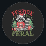 Pegatina Redonda Navidades de racconos animales festivos pero feral<br><div class="desc">Racco festivo pero feral animal Santa Navidades árbol de navidad</div>