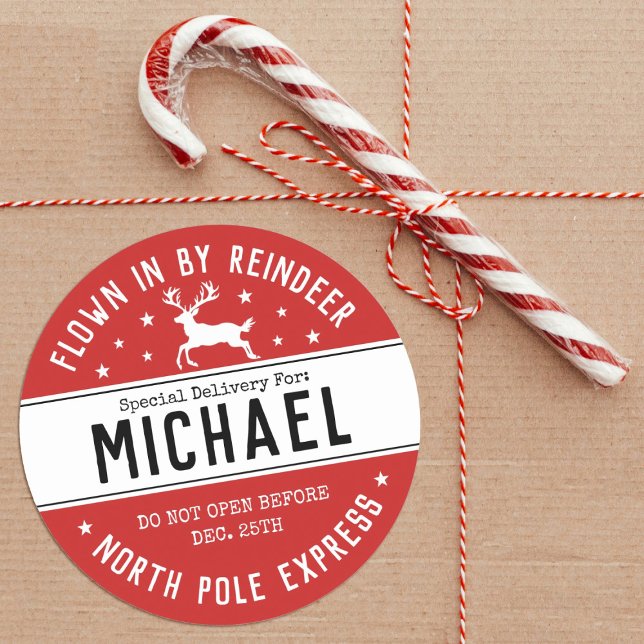 Pegatina Redonda Navidades de renos del Polo Norte de Santa (A cute reindeer sticker with the words, flown in by Reindeer Fun for your holiday gifts)