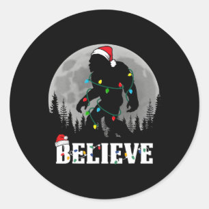 Pegatina Redonda Navidades de Santa Bigfoot iluminan Funny Sasquatc