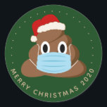Pegatina Redonda Navidades divertidos 2020La Emoji Poop lleva una m<br><div class="desc">Navidades divertidos 2020Poop Emoji usar un Pegatina redondo clásico de máscara</div>