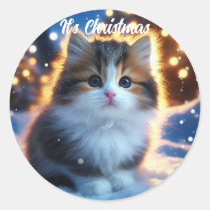 Pegatina Redonda Navidades Hermoso Gatito en la nieve