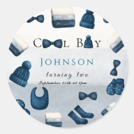 Pegatina Redonda navidades invierno cálido muchacho que cumple dos