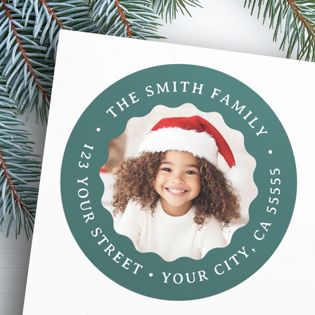 Pegatina Redonda Navidades ondeando la dirección de retorno de la f (Christmas wavy border green photo return address classic round sticker)