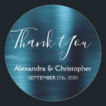Pegatina Redonda Navy Blue Wedding Favor de ti<br><div class="desc">Boda Azul Marina Sello Favor Gracias Pegatina. Este pegatina se puede personalizar para incluir su nombre y fecha de boda y se puede usar para sellar sus invitaciones a la boda o bolsos de favores. Este pegatina de sellos de boda azul de la Marina forma parte de la colección de...</div>