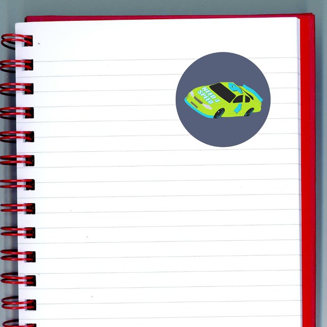 Pegatina Redonda Necesito 4 coches de carreras para niños cumpleaño (Subido por el creador)