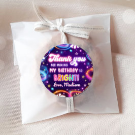 Pegatina Redonda Neon Glow en la fiesta de cumpleaños del Chica de 