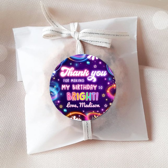 Pegatina Redonda Neon Glow en la fiesta de cumpleaños del Chica de  (Subido por el creador)