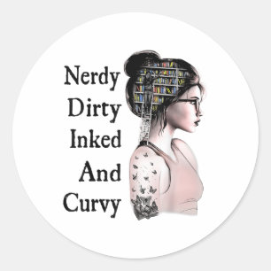 Pegatina Redonda Nerdy Dirty Inked & Curvy Reading Lovers Tatto