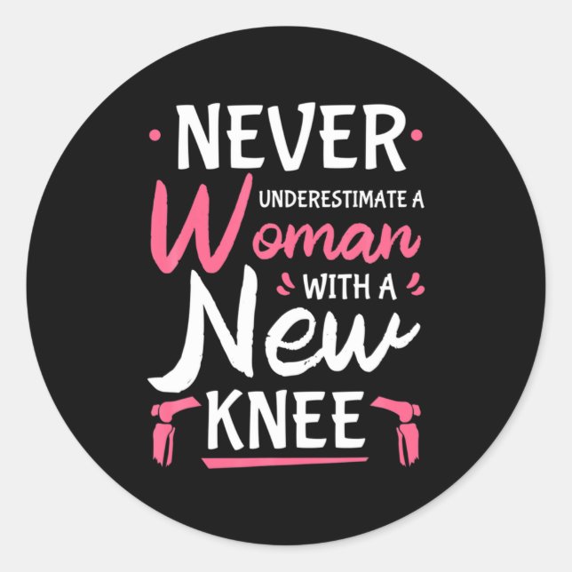 Pegatina Redonda Never Underestimate A Women New Knee Replacement S (Anverso)