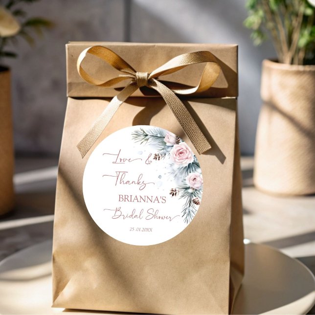 Pegatina Redonda Nieve enamorada favor de ducha de novia de pino in (Snow in love snowy pines blush pink roses winter bridal shower favor stickers personalized stickers)