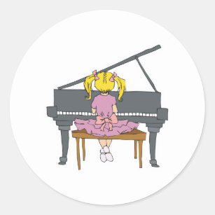 Pegatina Redonda niña pequeña tocando piano