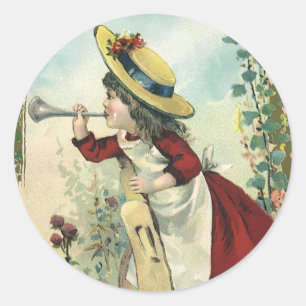 Pegatina Redonda Niña victoriana antigua tocando una corneta en una