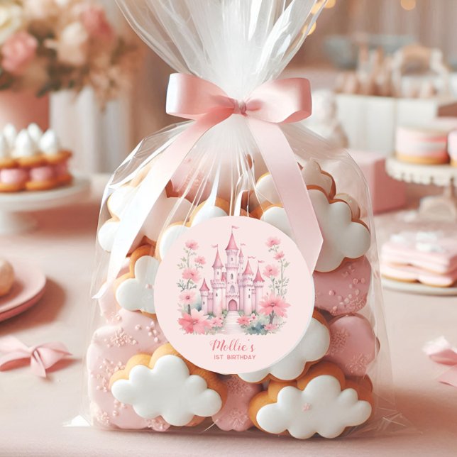 Pegatina Redonda Niñas pequeñas primera princesa de castillo rosado (Pink castle little girl's princess party sticker)