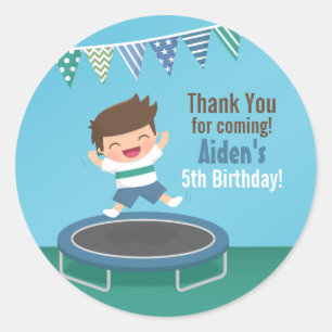 Pegatina Redonda Niño en Trampoline Cumpleaños Gracias Pegatinas