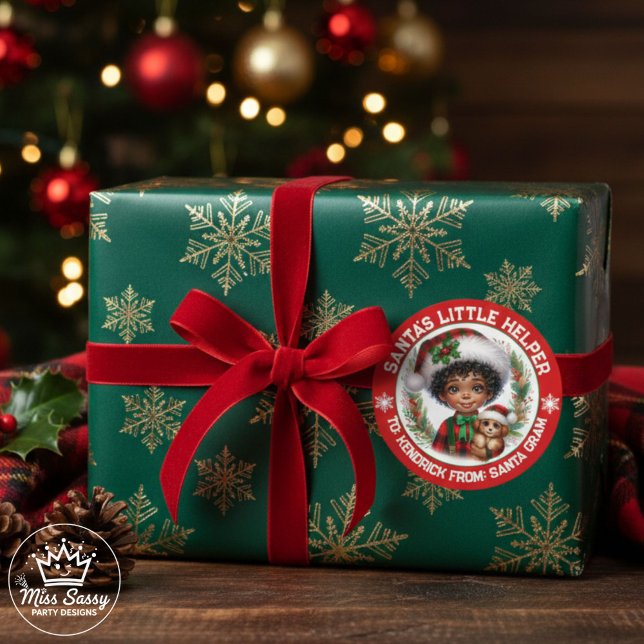 Pegatina Redonda Niño y cachorro afroamericano (Large Round Sticker: Santa's Little Helper African American Boy Sticker in Red and Green Flannel. )