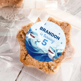 Pegatina Redonda Niños bajo el océano Océano Tiburón quinto cumplea