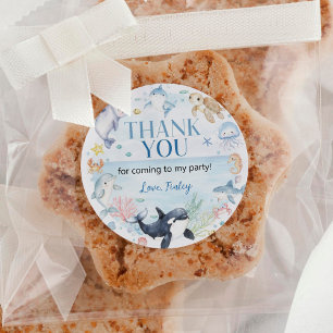 Pegatina Redonda Niños de animales oceánicos bajo el cumpleaños del