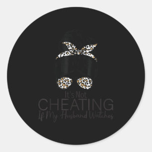 Pegatina Redonda No es engañar si mi esposo mira