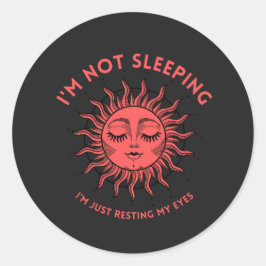 Pegatina Redonda No estoy durmiendo, descansando los ojos, cara de 