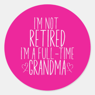 Pegatina Redonda No estoy jubilado, soy una abuela a tiempo complet