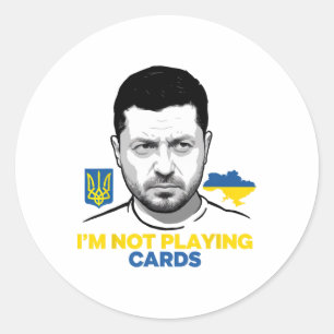 Pegatina Redonda No Estoy Jugando Cartas Zelensky Trump Apoya a Ucr