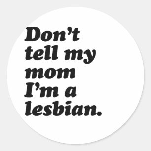 Pegatina Redonda NO LE DIGAS A MI MAMÁ QUE SOY LESBIANA -.png