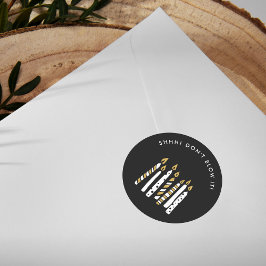 Pegatina Redonda No lo soples, fiesta de cumpleaños sorpresa de Pur