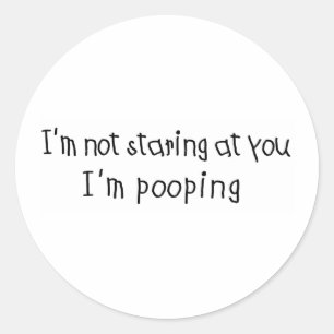 Pegatina Redonda No mirando fijamente soy Pooping