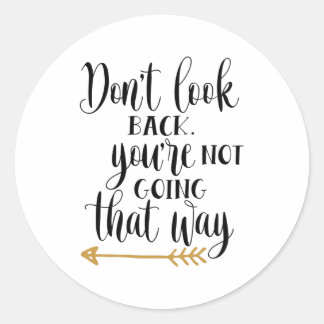 Pegatina Redonda No mires atrás. No vas por ahí