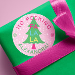 Pegatina Redonda No Peeking Bright Neon Fa La Christmas Tree<br><div class="desc">Añade un poco de neón a tus regalos de Navidad con nuestro pegatina festivo, divertido y de neón-colorido sin meneantes. Nuestro diseño cuenta con un divertido diseño tipográfico festivo "Fa La La" y un audaz diseño de árbol de neón navideño con caída de nieve blanca. Los colores amarillo claro, verde,...</div>