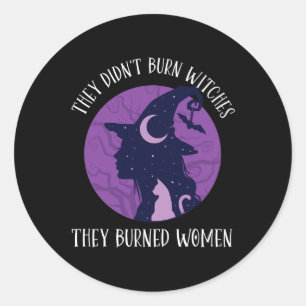 Pegatina Redonda No quemaron brujas, quemaron mujeres espantadas