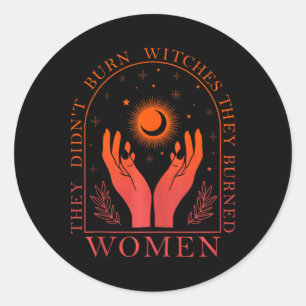Pegatina Redonda No quemaron brujas quemaron mujeres feministas