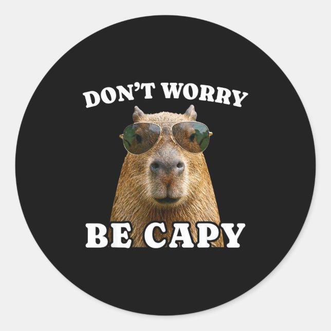 Pegatina Redonda No te preocupes sé capy capybara divertido  (Anverso)