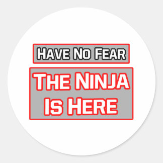 Pegatina Redonda No Tengan Miedo. Ninja está aquí