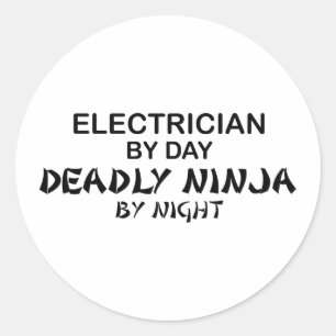 Pegatina Redonda Nocturna Ninja, un electricista muerto