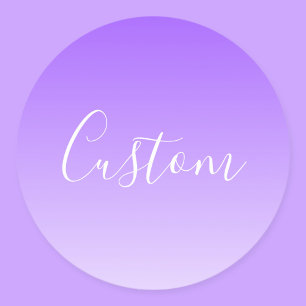 Pegatina Redonda Nombre de escritura cursiva y ombre morado claro e