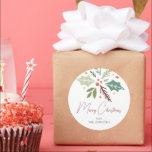 Pegatina Redonda Nombre de familia Merry Christmas Berry Foliage Sc<br><div class="desc">nombre de familia Merry Christmas Berry Foliage Script Pegatina de redondeo clásico</div>