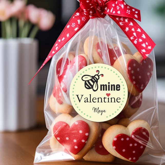 Pegatina Redonda Nombre del Favor de Bee Mine Valentine (Bee Mine Valentine Favor Name Classic Round Sticker)