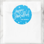 Pegatina Redonda Nombre personalizado del guión del pincel de Hanuk<br><div class="desc">Ideal para regalos y regalos envolviendo a este Hanukkah,  usa estos pegatinas festivos,  personalizados con tu nombre. ¿Necesita ayuda con la personalización? Envíenos un correo electrónico a hello@christiekelly.com para obtener asistencia gratuita.</div>