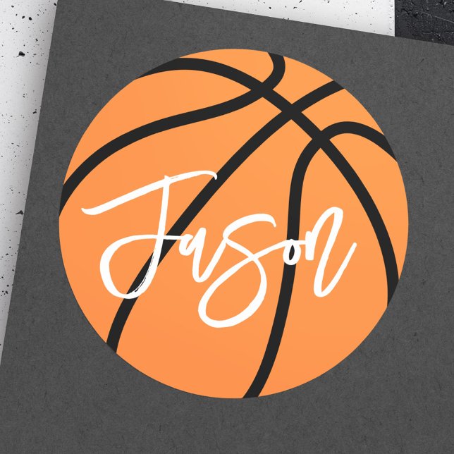 Pegatina Redonda Nombre personalizado del naranja negro de balonces (Basketball black orange custom name classic round sticker)