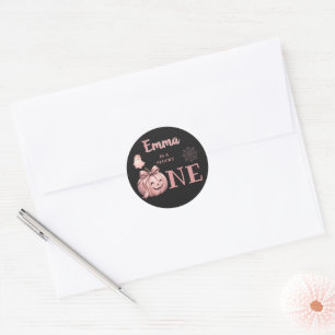 Pegatina Redonda Nombre personalizado es un Pinkoween lindo y espel