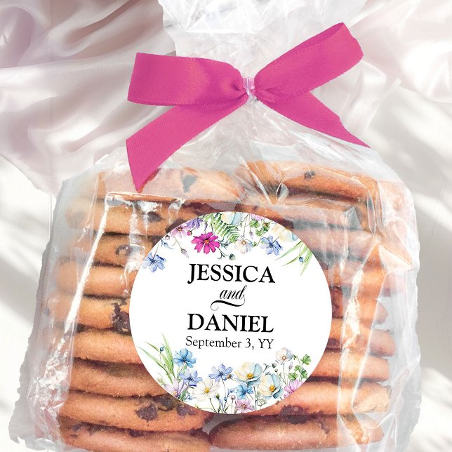 Pegatina Redonda Nombre y fecha de los Bodas florales del Jardín de (Wedding Stickers from the Wildflower Garden Wedding Collection by Darling & May)