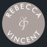 Pegatina Redonda Nombres Personalizados Boda Gris Greige Minimalist<br><div class="desc">Estas etiquetas personalizadas de agradecimiento neutral para bodas son un hermoso complemento para cualquier celebración de boda. Estas etiquetas personalizables están diseñadas para agregar un toque personal a tus favores de boda o regalos de agradecimiento. Vienen en varias formas y tamaños. Estas etiquetas también se pueden utilizar para etiquetar artículos...</div>