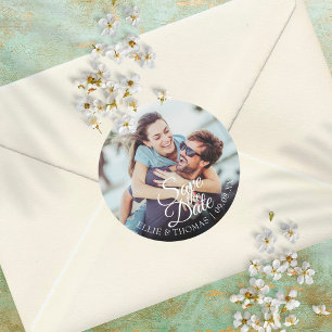 Pegatina Redonda Nombres Personalizados Foto Script Save the Date