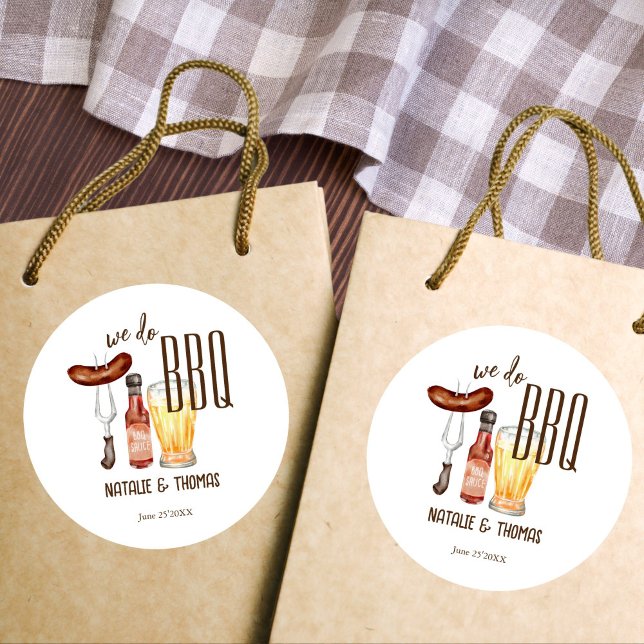 Pegatina Redonda Nosotros hacemos ducha de la novia barbacoa a la p (We do BBQ barbecue bridal shower couples shower favors  Stickers)