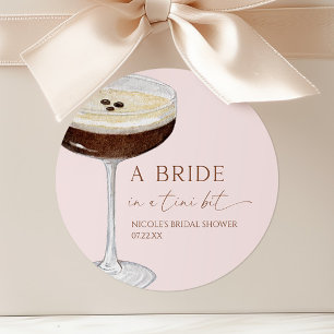 Pegatina Redonda Novia En Un Martini De Expreso Tini Bridal Shower