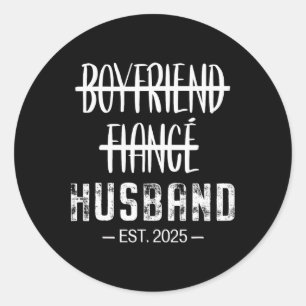 Pegatina Redonda Novio prometido esposo divertido recién casado par