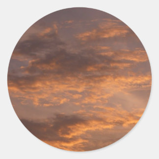 Pegatina Redonda Nubes atardeceradas en fotografías en el cielo col