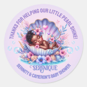 Pegatina Redonda Nuestra pequeña niña bebé Perla Concha de mar mora